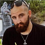 Ex Docente, scontento dell'Istituzione Scuola, attualmente Educatore Professionale Socio-Pedagogico.